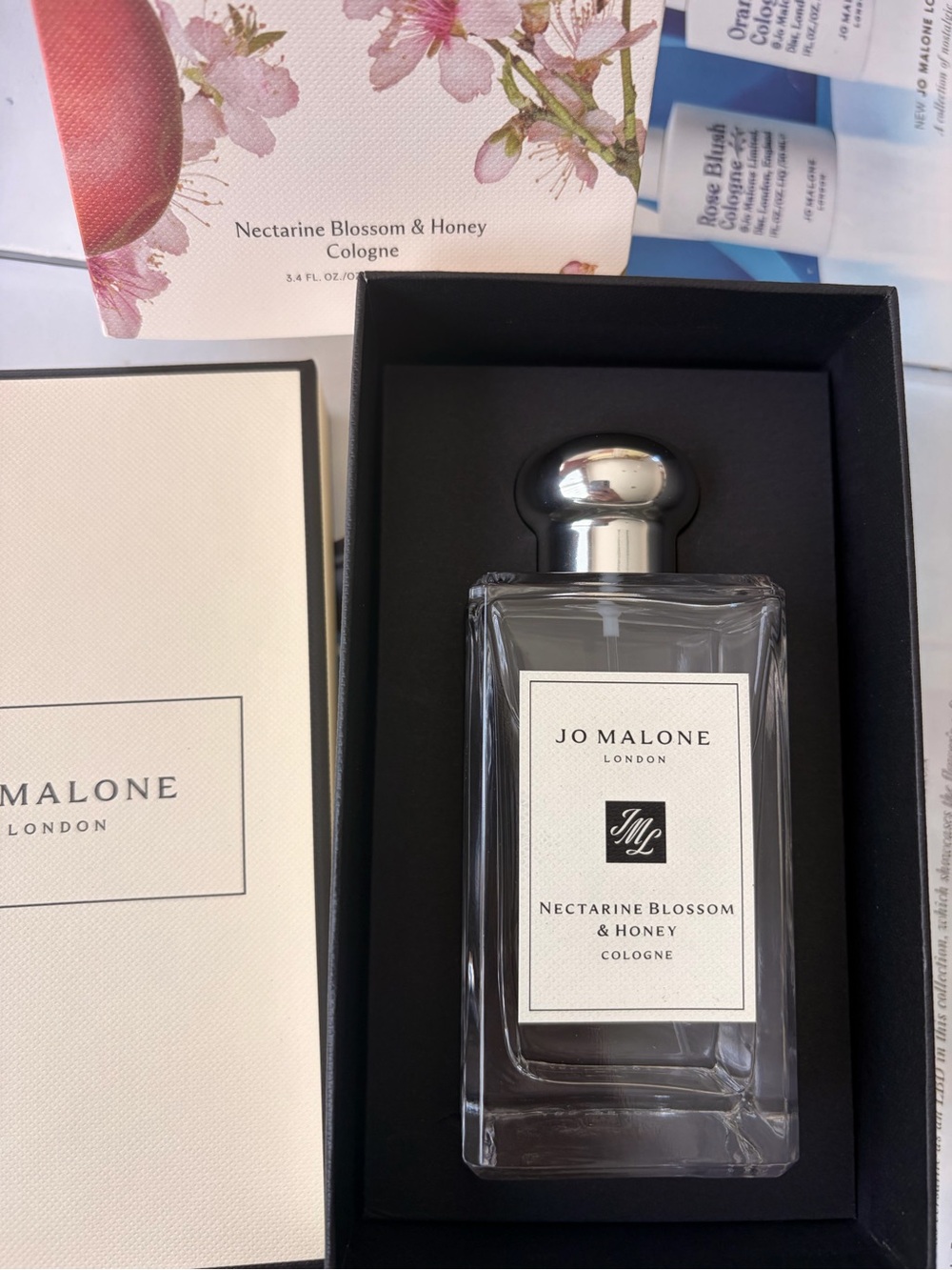 Jo Malone Nectarine Blossom & Honey holiday gift set with Box - Picture 6 of 7